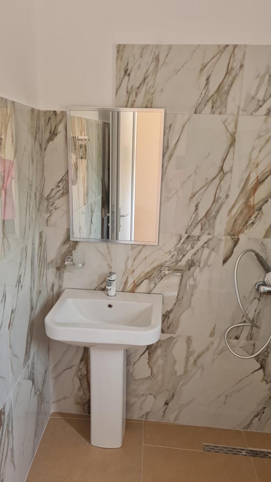 Sol Apartments Gjiri Lalzit Durrës 외부 사진